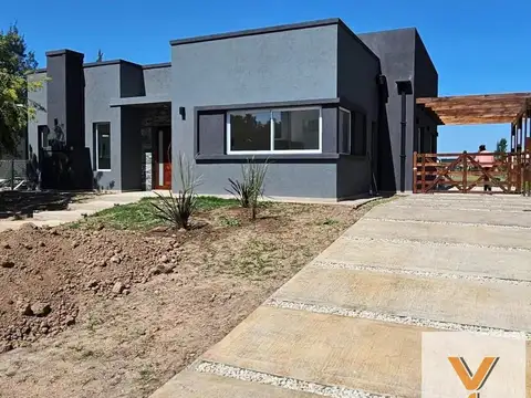 Casa en venta - 3 Dormitorios 2 Baños - Cocheras - 190Mts2 - Guernica