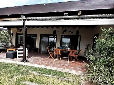 Casa 5 ambientes con 2 baños