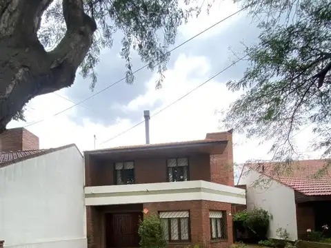 Casa 4 ambientes con 4 baños