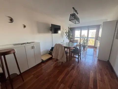 Departamento de 3 ambientes a la calle en Centro