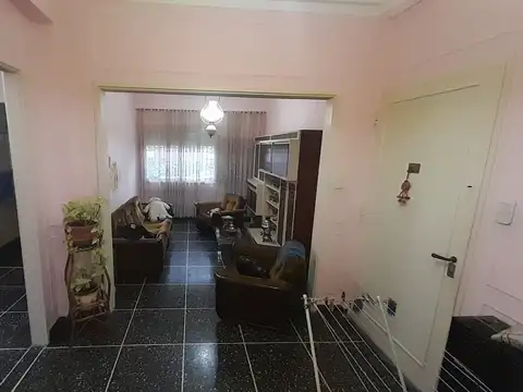 Casa de 8.66 x 48 con IMPRESIONANTE FONDO PARQUIZADO