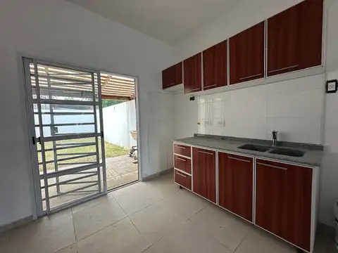 VENTA DUPLEX 3 AMBIENTES EN SAN VICENTE COCHERA / PATIO