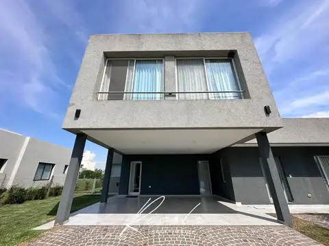 Casa en Venta, Pileta. 3 dormitorios. Parrilla. Barrio Cerrado, Escobar