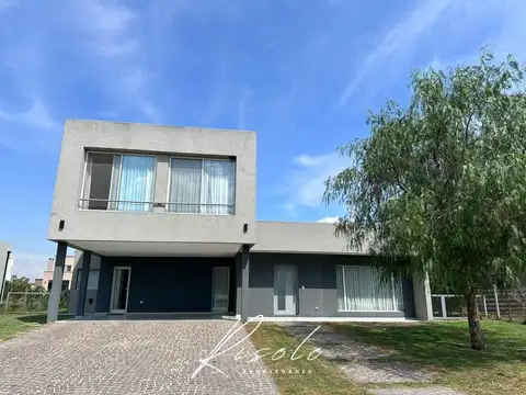 Casa en Venta, Pileta. 3 dormitorios. Parrilla. Barrio Cerrado, Escobar