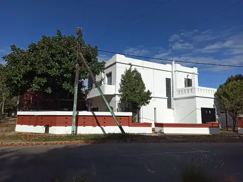 Venta casa centro Bernal, apto profesional, 3 dorm. garaje, parrilla, jardin.
