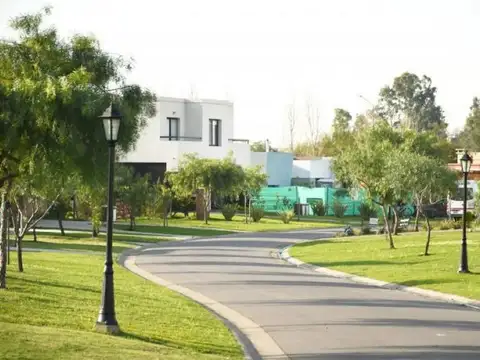 MLM. Espectacular lote en Barrio Santa Elena, Pilar del Este