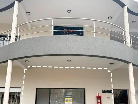 Local en  Tierra de sueños 2, Av. de La Paz 2674