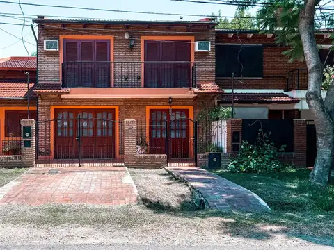 EN VENTA - CASA 2 DORMITORIOS MÁS COMODIN BARRIO SANTA RITA - GRANADERO BAIGORRIA