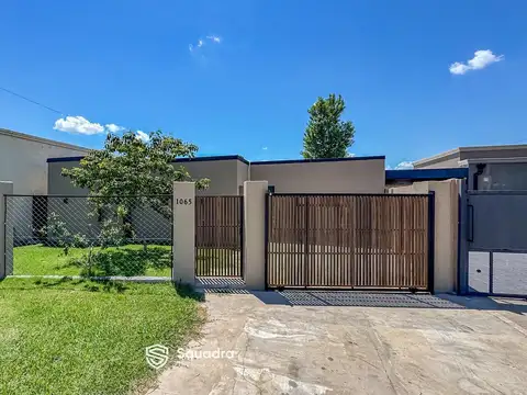 VENTA -  Casa 2 dormitorios con pileta - Funes Town.