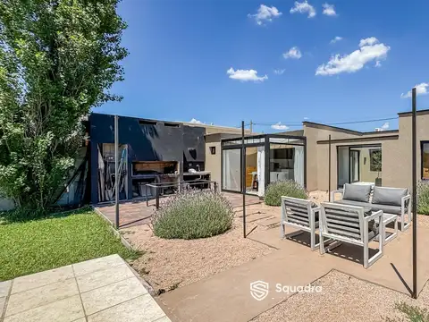 VENTA -  Casa 2 dormitorios con pileta - Funes Town.