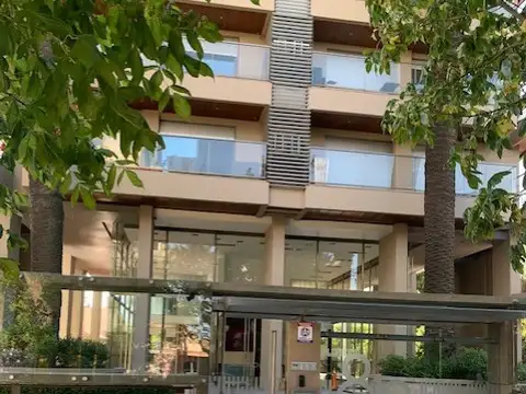 Excelente departamento en Alquiler de 4 ambientes tipo semipiso con 3 cocheras en Quilmes Centro