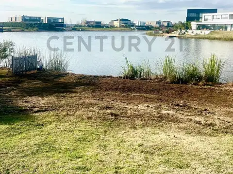 Lote al agua en Muelles - Puertos del Lago