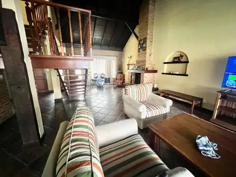 Casa 5 ambientes con 4 baños