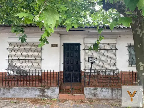 Casa en venta - 4 Dormitorios 2 Baños - Cochera - 172Mts2 - Bernal Oeste, Quilmes
