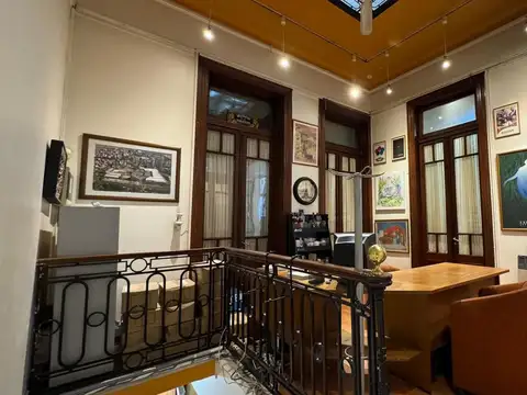 Amplio PH 7 Ambientes con Balcón al Frente y Terraza - Apto Profesional - Sin Expensas