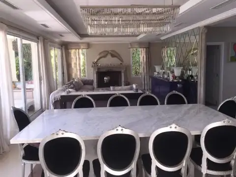 Casa 5 ambientes con 4 baños
