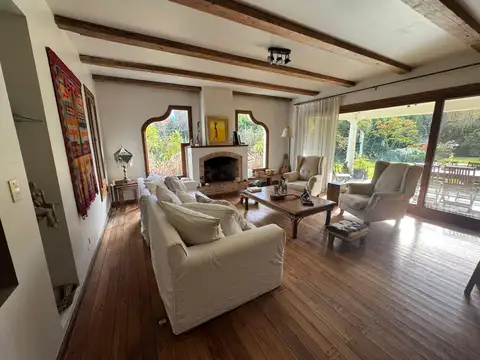 Casa 7 ambientes con 4 baños