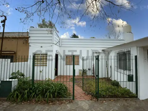 CASA EN VENTA EN CITY BELL 2 DORMITORIOS