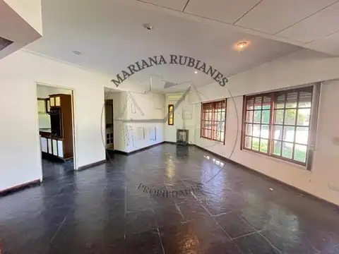 Casa en Alquiler con 2 cocheras