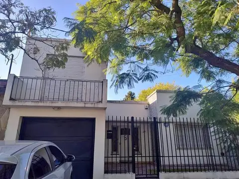 43 E/148 y 149 CASA EN VENTA  APTA CRÉDITO BANCARIO