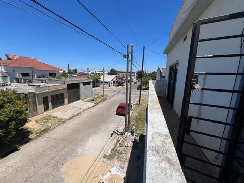 Depto Tipo Casa en Alquiler de 3 ambientes