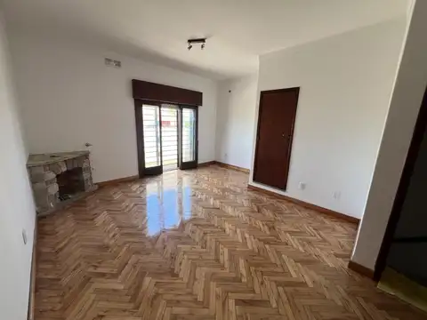 Alquiler PH de 3 ambientes con cochera en Quilmes Oeste