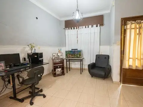 Casa 5 ambientes con 2 baños