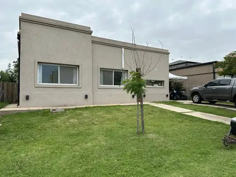 Casa en Alquiler con 1 cochera