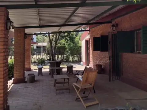 Casa 2 ambientes con 2 baños