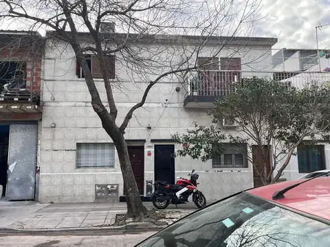 CASA EN VENTA 3 AMB V. SOLDATI CON PATIO Y JARDIN
