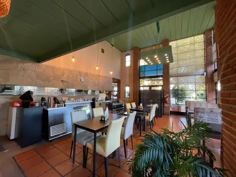 Local en  esquina varios destinos