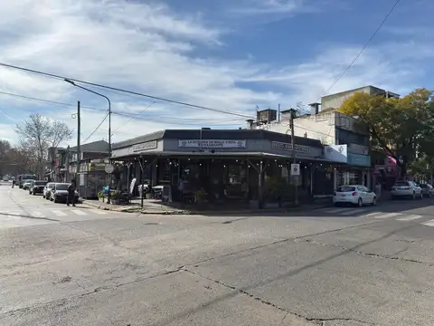 Local en esquina comercial Ricchieri al 900, Bella Vista