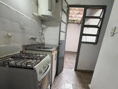 Dpto 2 amb. al a metros del Hospital de Vte Lopez