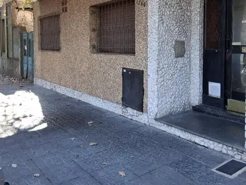 Dpto 2 amb. al a metros del Hospital de Vte Lopez
