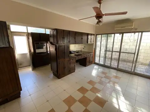 Casa 5 ambientes con 2 baños