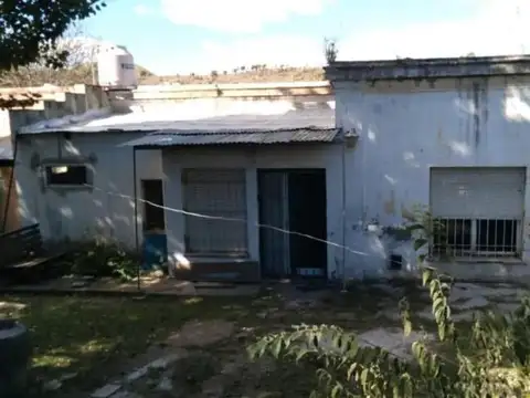 Casa 6 ambientes con 2 baños