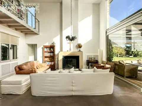 Casa en Venta con 6 cocheras