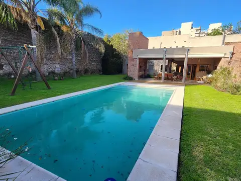 Casa de 4 Dormitorios con financiacion en Venta en Alberdi