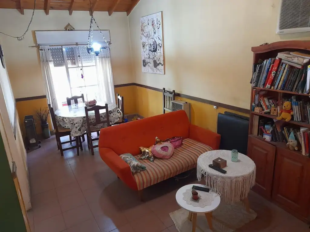 Casa - 59  m² Cubierta | 2 dormitorios | 10 años | 1 baño | 3 ambientes | 2 cocheras