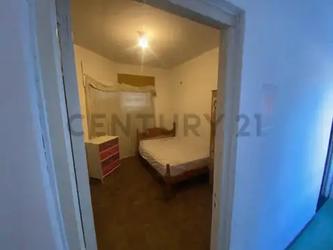 Casa 5 ambientes con 1 baño