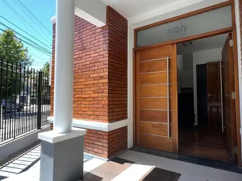 Casa en Venta con 3 cocheras