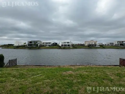 Terreno en venta en Puertos Acacias Troncal con vistas a la laguna PG