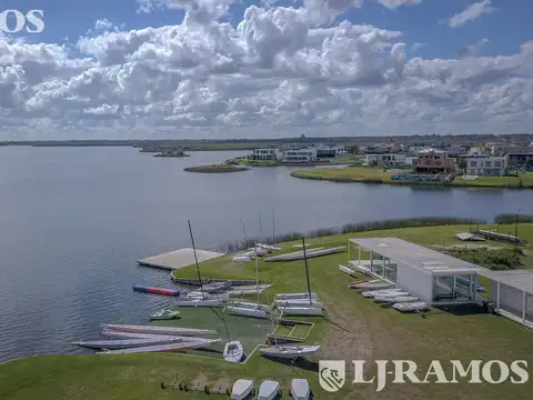 Terreno en venta en Puertos Acacias Troncal con vistas a la laguna PG