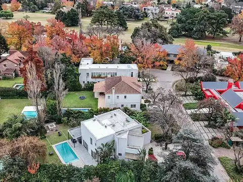 Casa 7 ambientes con 2 baños