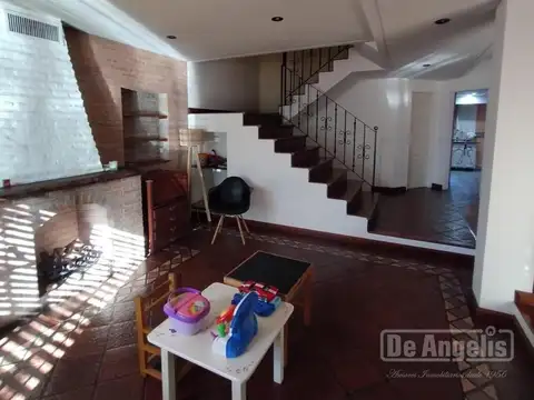 Casa en Alquiler con 1 cochera