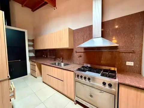 Quincho con pileta, sauna y parrilla en venta - Quilmes centro
