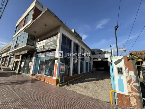 Local en Jose León Suarez