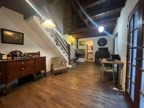 EN VENTA - CASA TRES DORMITORIOS, AL FRENTE - CENTRO, ROSARIO.