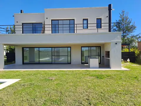 Casa en Alquiler de 4 dormitorios