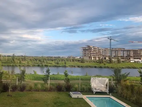 Casa  en Venta en Carpinchos, Nordelta